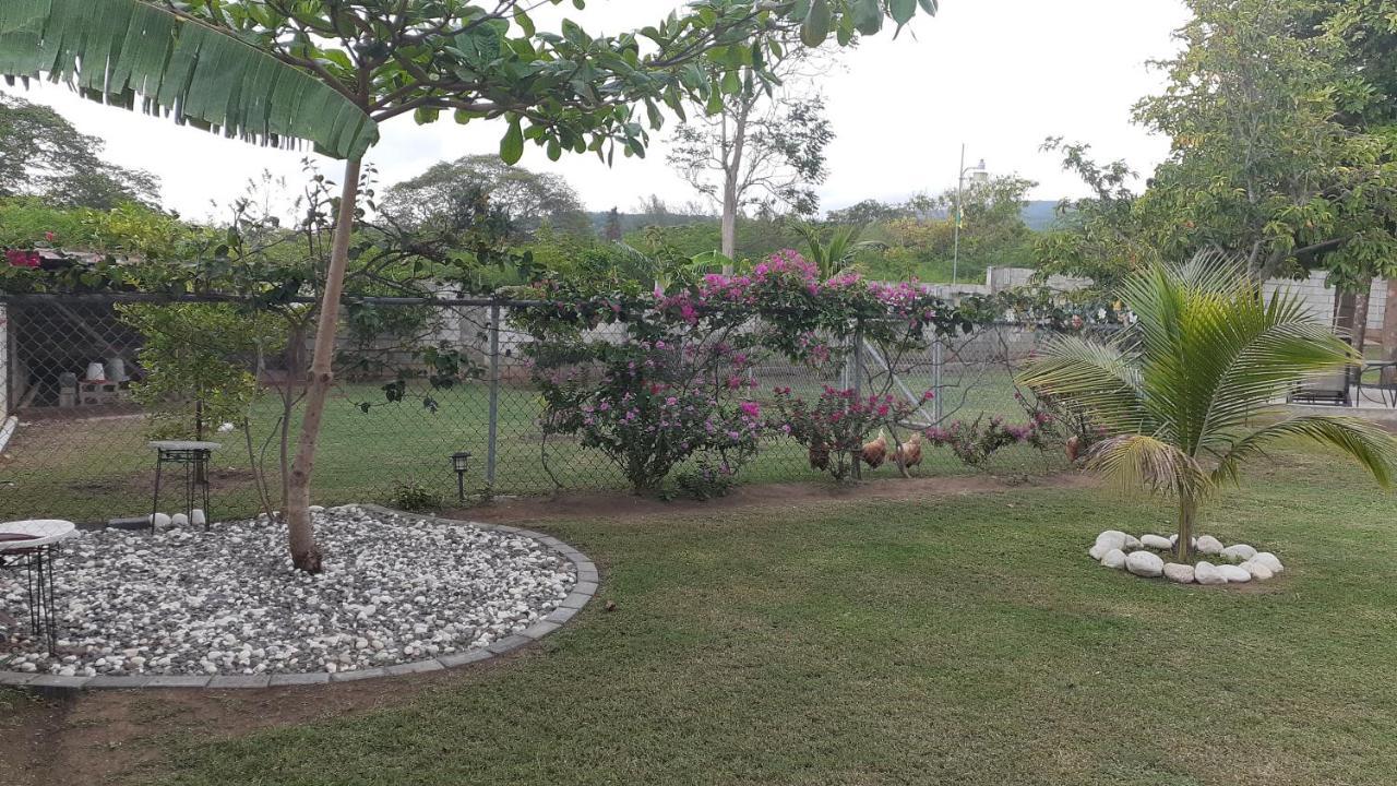 Modrians Runaway Bay Exterior foto