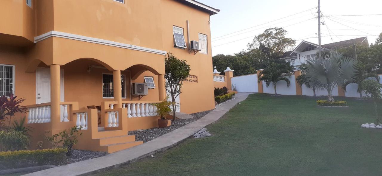 Modrians Runaway Bay Exterior foto