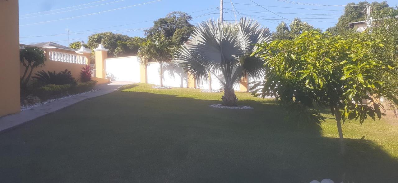 Modrians Runaway Bay Exterior foto