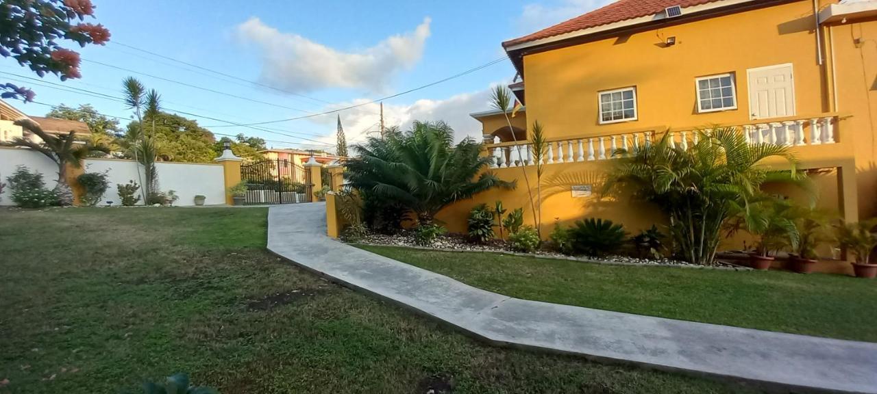 Modrians Runaway Bay Exterior foto