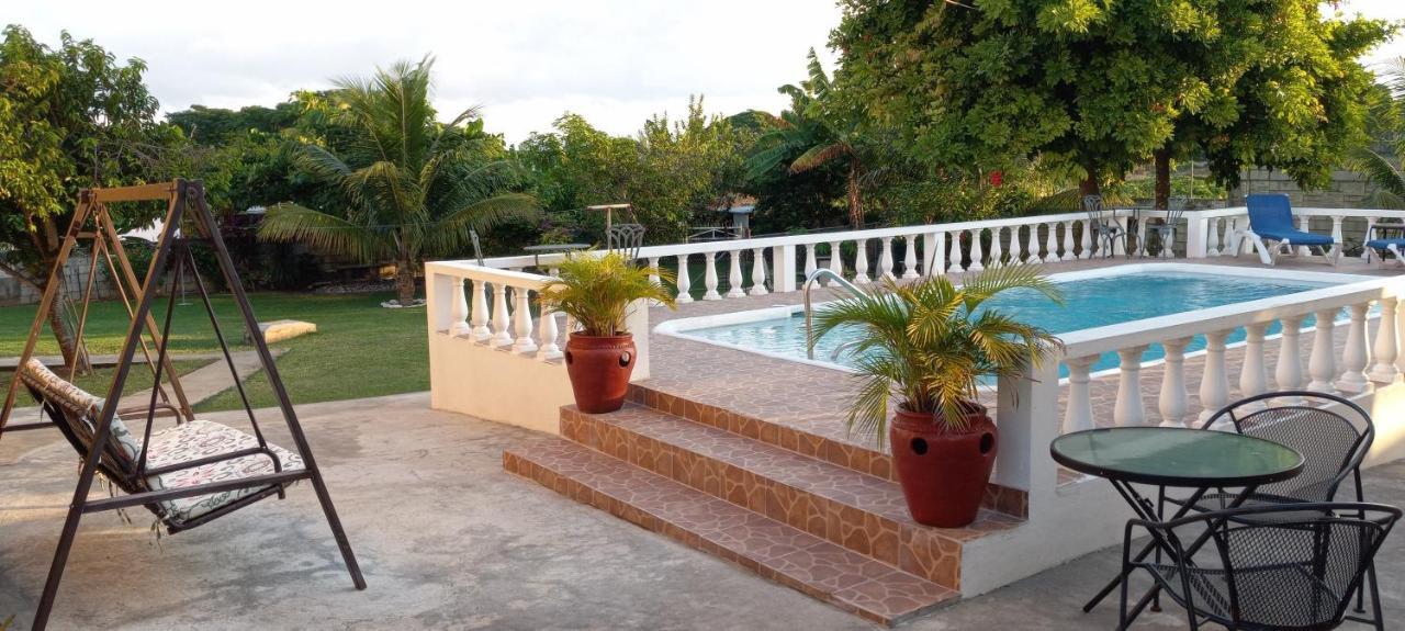Modrians Runaway Bay Exterior foto