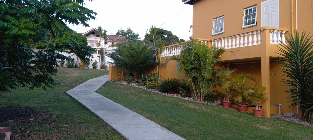 Modrians Runaway Bay Exterior foto