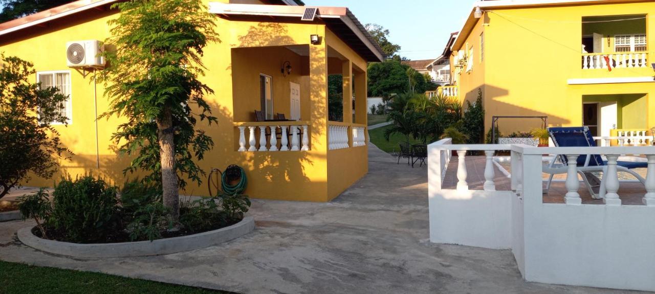 Modrians Runaway Bay Exterior foto