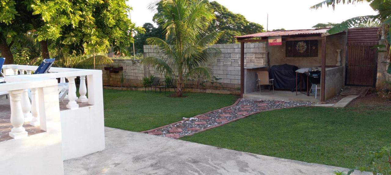 Modrians Runaway Bay Exterior foto